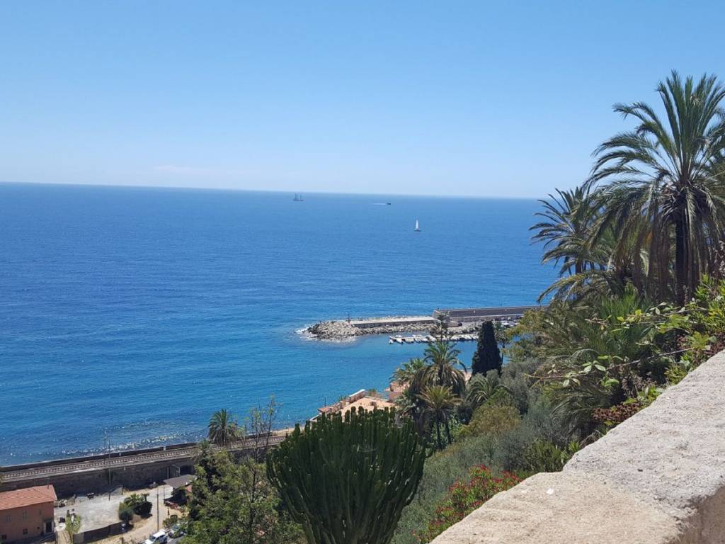 terreno edificabile in vendita a Bordighera