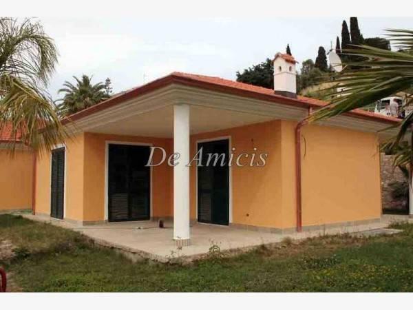 casa indipendente in vendita a Bordighera