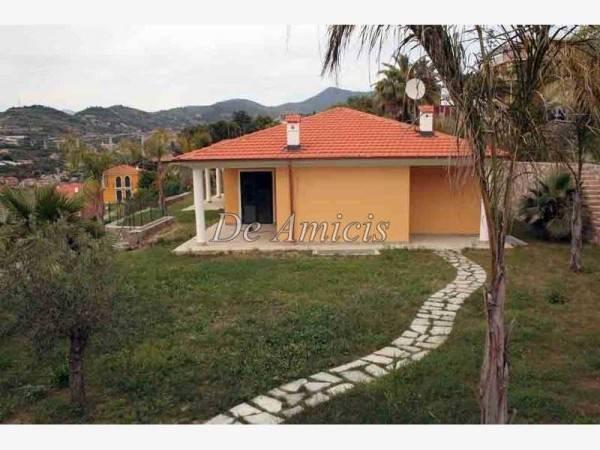 casa indipendente in vendita a Bordighera