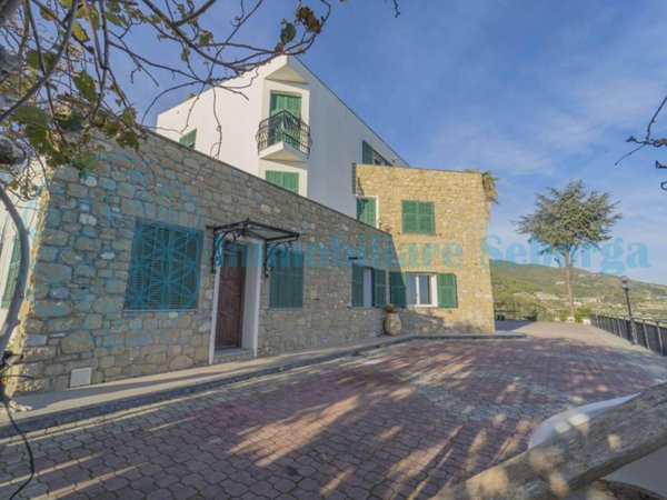 casa indipendente in vendita a Bordighera
