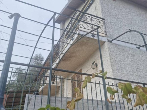 casa indipendente in vendita a Bordighera