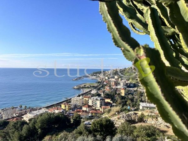 casa indipendente in vendita a Bordighera