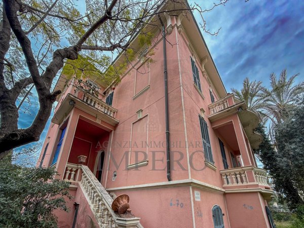 casa indipendente in vendita a Bordighera