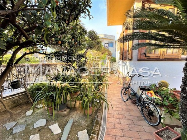 casa indipendente in vendita a Bordighera