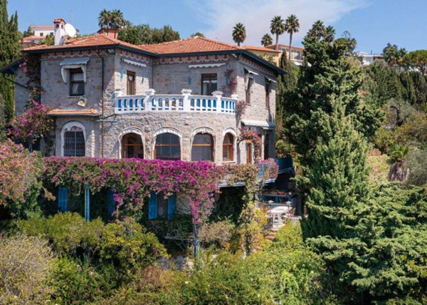 casa indipendente in vendita a Bordighera