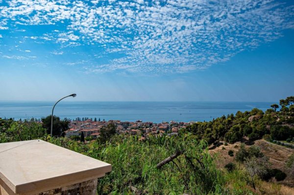 casa indipendente in vendita a Bordighera