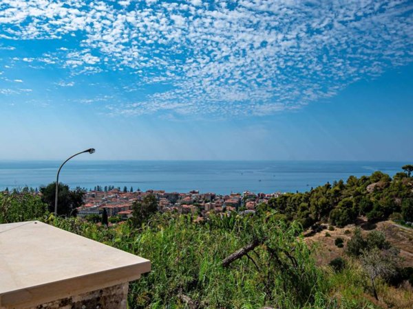 casa indipendente in vendita a Bordighera