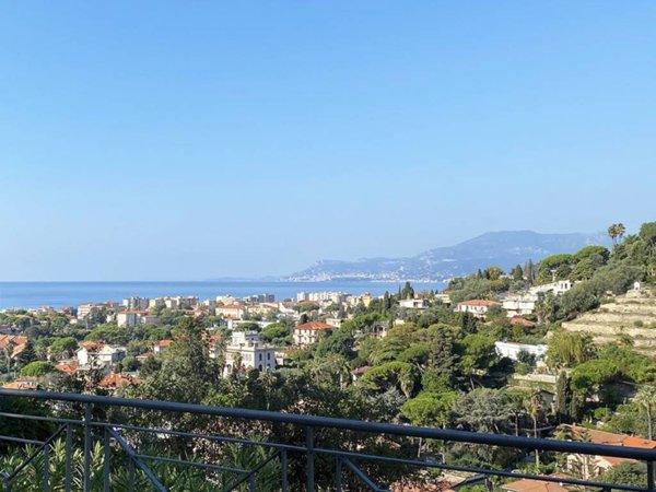 casa indipendente in vendita a Bordighera