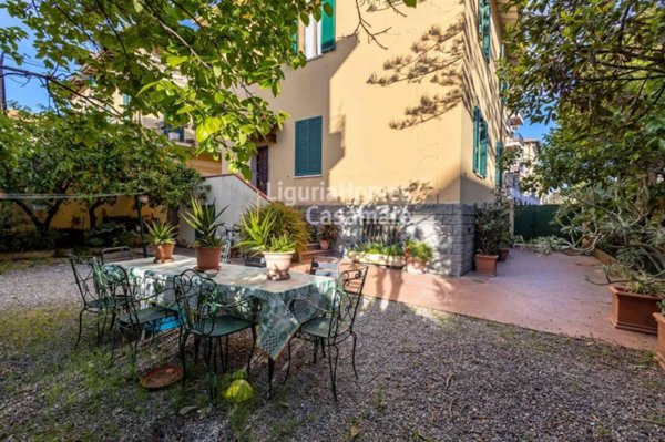casa indipendente in vendita a Bordighera