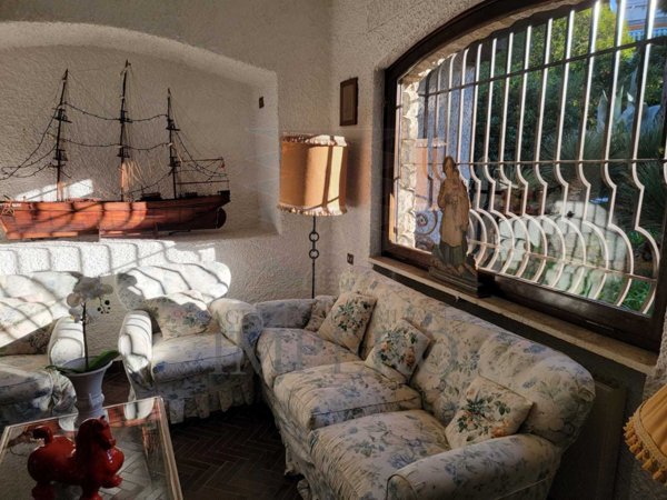 casa indipendente in vendita a Bordighera