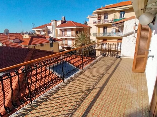 casa indipendente in vendita a Bordighera