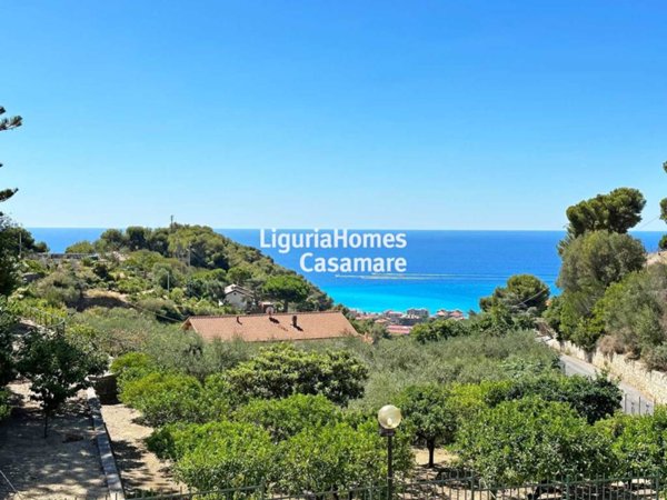 casa indipendente in vendita a Bordighera
