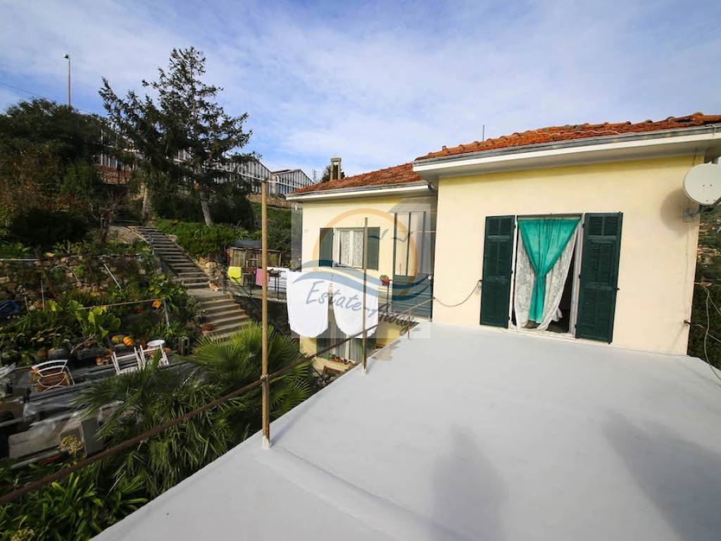 casa indipendente in vendita a Bordighera
