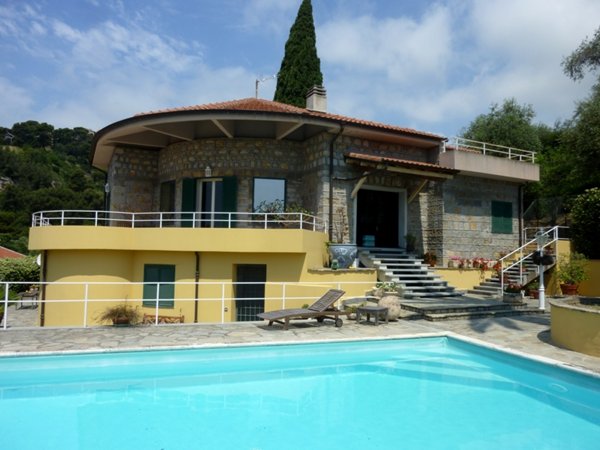 casa indipendente in vendita a Bordighera