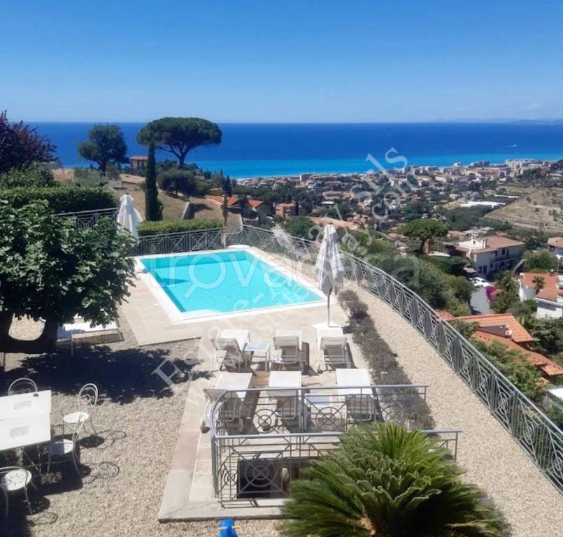 casa indipendente in vendita a Bordighera
