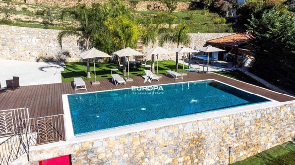 casa indipendente in vendita a Bordighera