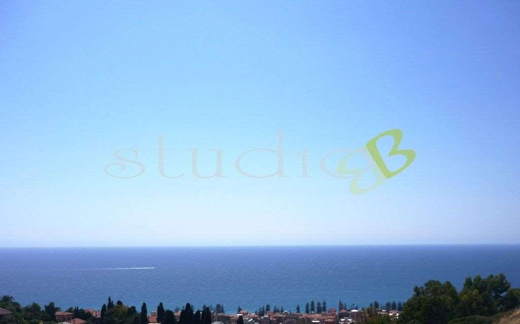 casa indipendente in vendita a Bordighera