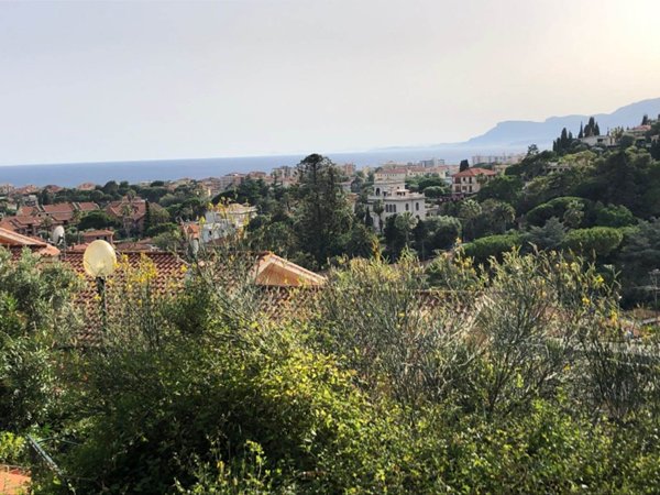 casa indipendente in vendita a Bordighera in zona Sasso