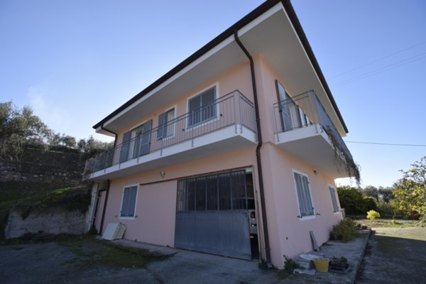 casa indipendente in vendita a Bordighera