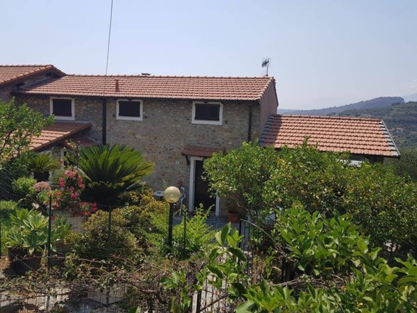 casa indipendente in vendita a Bordighera in zona Sasso