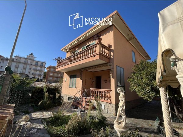 casa indipendente in vendita a Bordighera