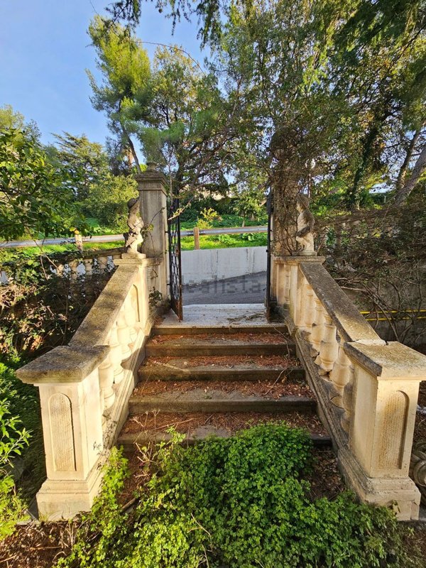 casa indipendente in vendita a Bordighera