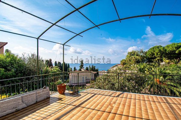 casa indipendente in vendita a Bordighera