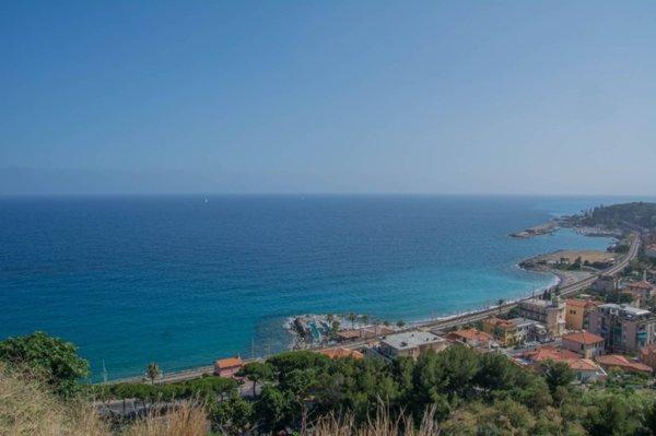 casa indipendente in vendita a Bordighera