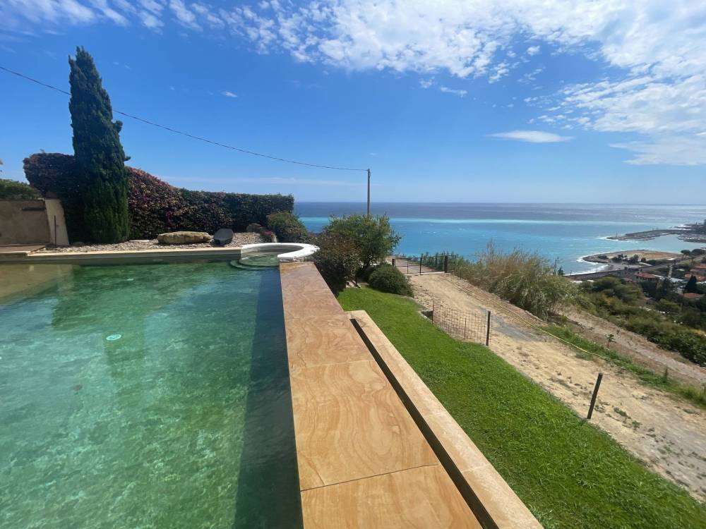casa indipendente in vendita a Bordighera