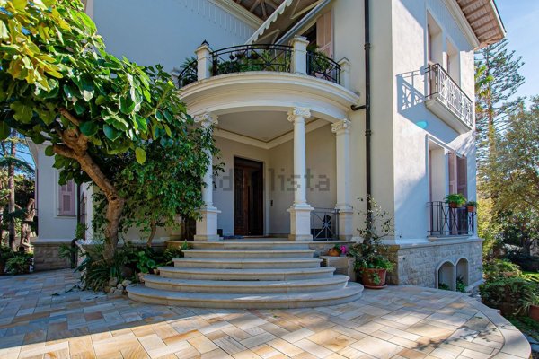 casa indipendente in vendita a Bordighera
