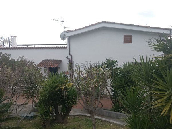 casa indipendente in vendita a Bordighera