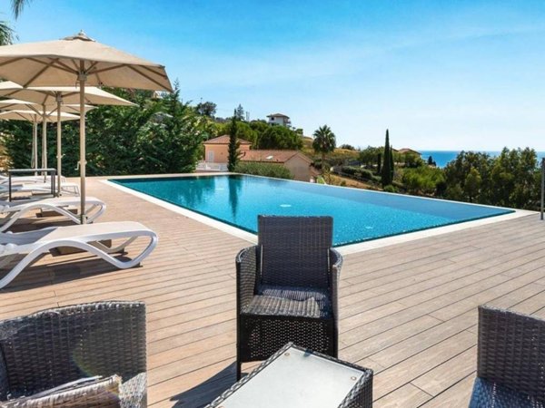 casa indipendente in vendita a Bordighera