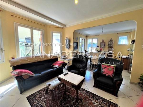 casa indipendente in vendita a Bordighera