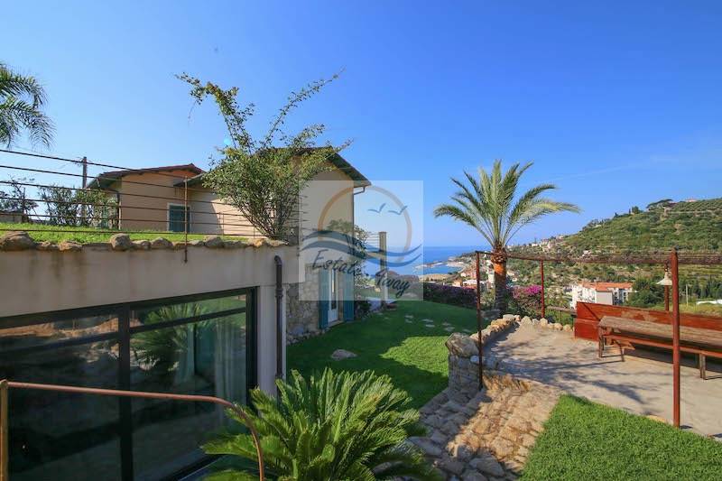 casa indipendente in vendita a Bordighera