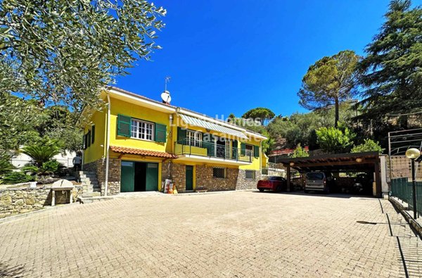casa indipendente in vendita a Bordighera