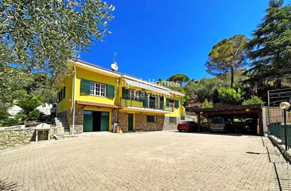 casa indipendente in vendita a Bordighera