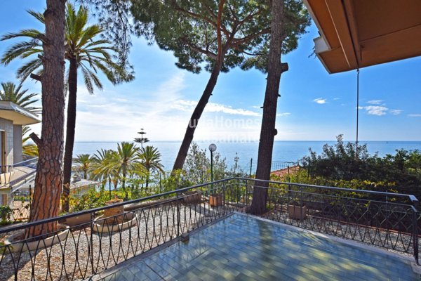 casa indipendente in vendita a Bordighera