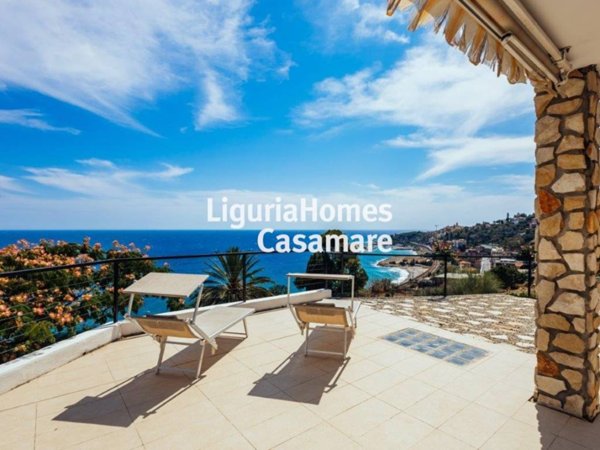 casa indipendente in vendita a Bordighera