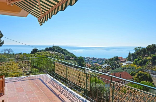 casa indipendente in vendita a Bordighera