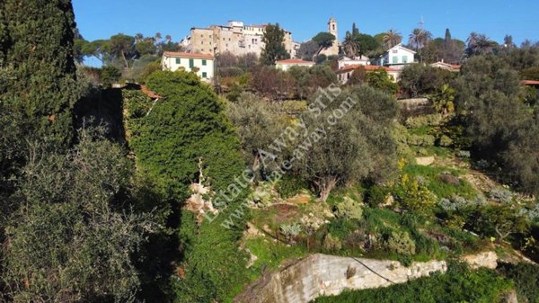 casa indipendente in vendita a Bordighera in zona Sasso