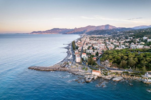 casa indipendente in vendita a Bordighera