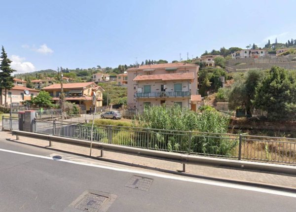 locale di sgombero in vendita a Bordighera