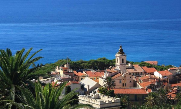 locale commerciale in vendita a Bordighera