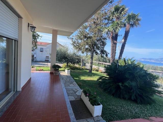 casa indipendente in vendita a Bordighera in zona Sasso