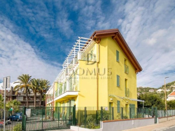 casa indipendente in vendita a Bordighera