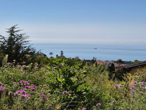 casa indipendente in vendita a Bordighera