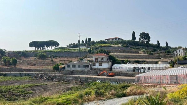 casa indipendente in vendita a Bordighera