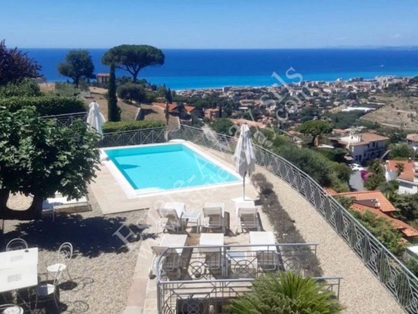casa indipendente in vendita a Bordighera