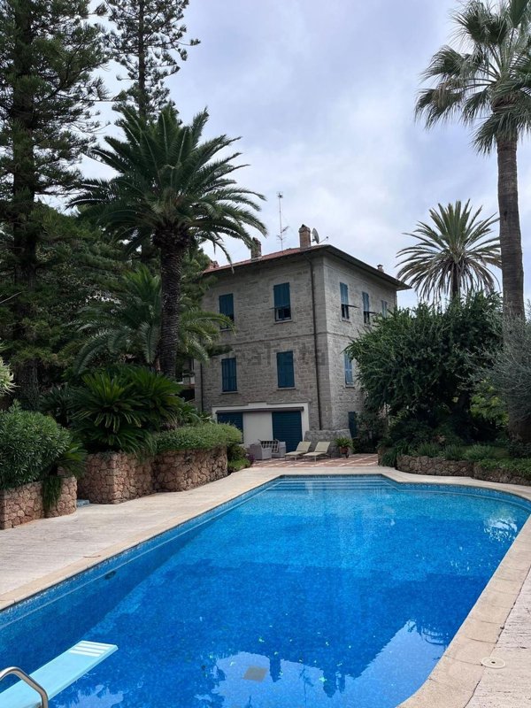 casa indipendente in vendita a Bordighera