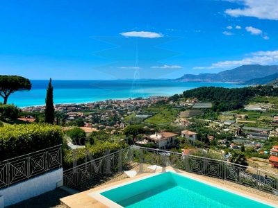 casa indipendente in vendita a Bordighera